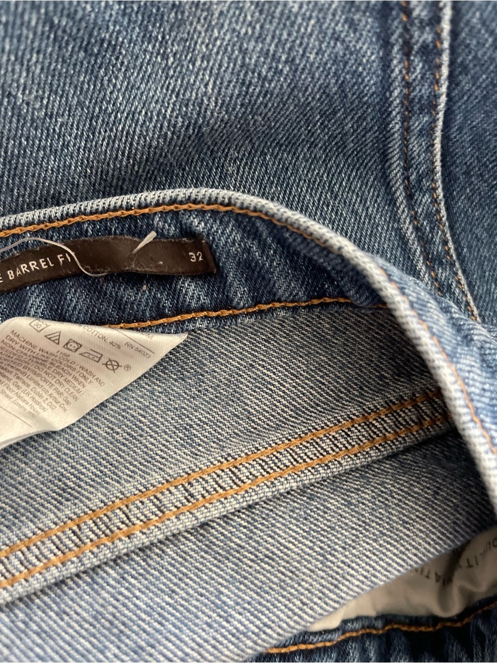 Banana Republic Barrel Fit Jeans - Picture 7 of 7